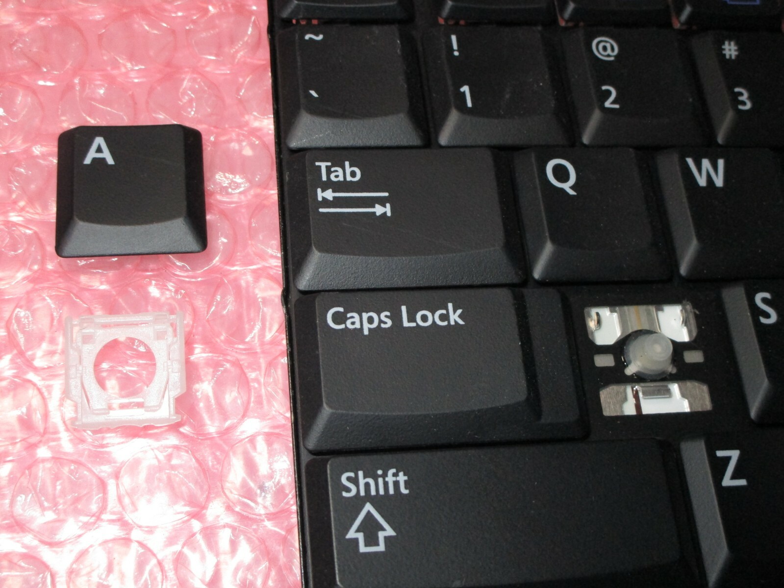 SINGLE KEY CAP+PLASTIC CLIP FOR LATITUDE E6410 E5500 FROM UK717 NSK-DBC01
