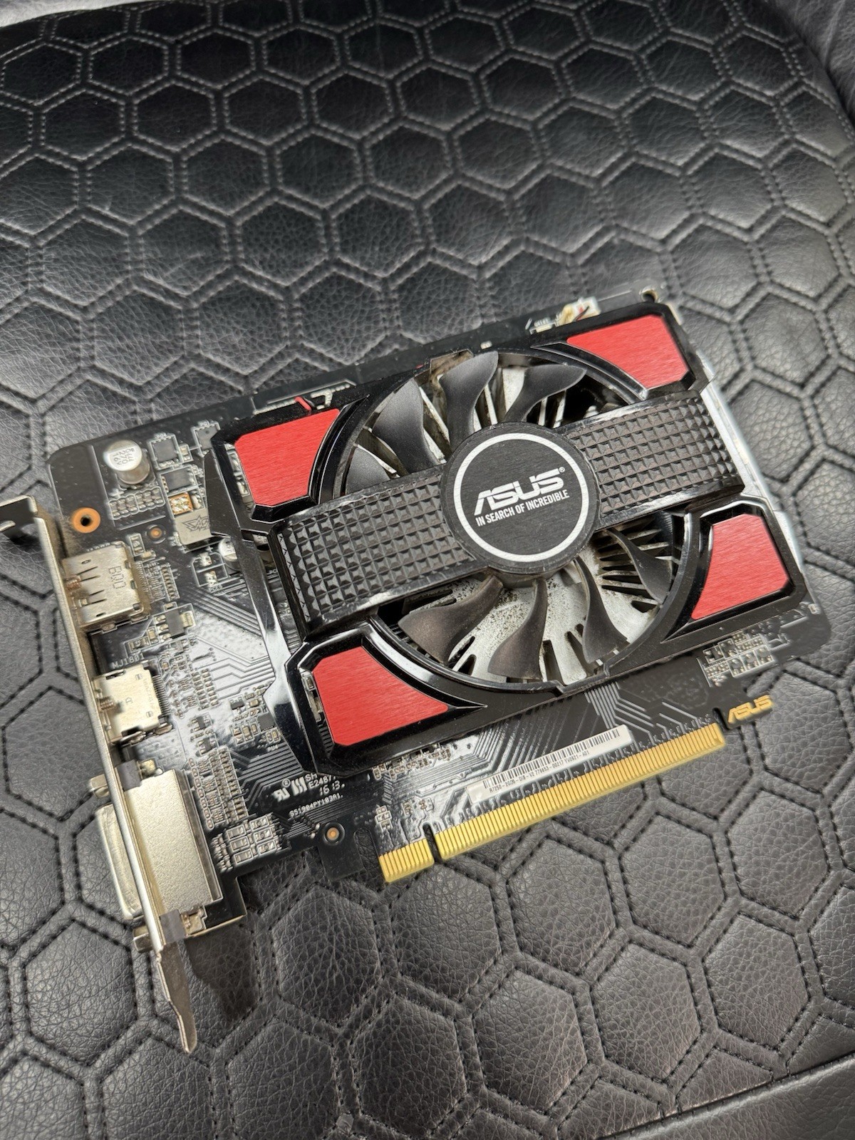 Asus AMD Radeon R7 250 2GB GDDR5 PCI Express 3.0 x16 Video Card