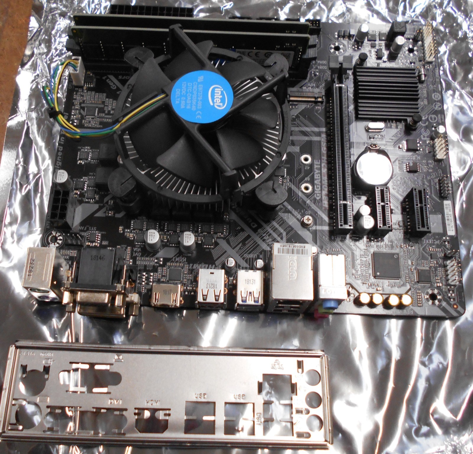 Gigabyte H310M S2H GSM Intel motherboard W/I5-9400 2.9 GHz CPU. 8 GB +I/O SHIELD