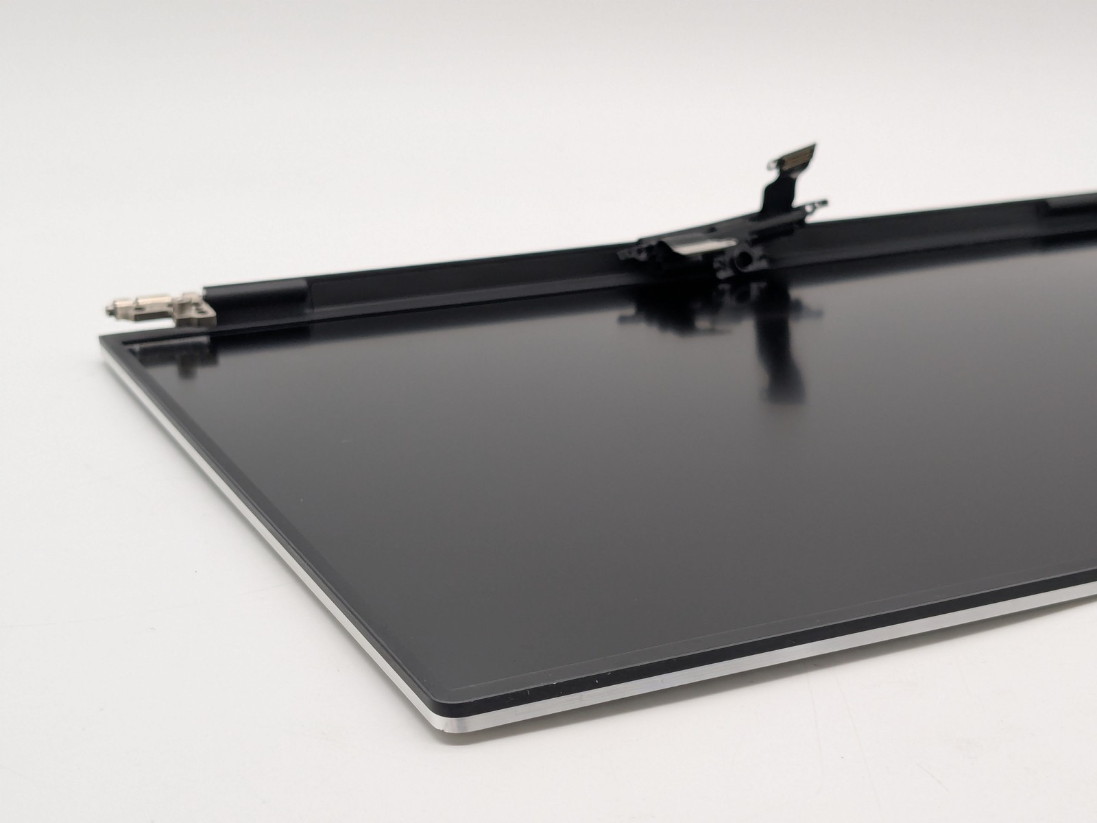 Dell Precision 5550 15.6″ FHD+ LCD Display Assembly – Silver