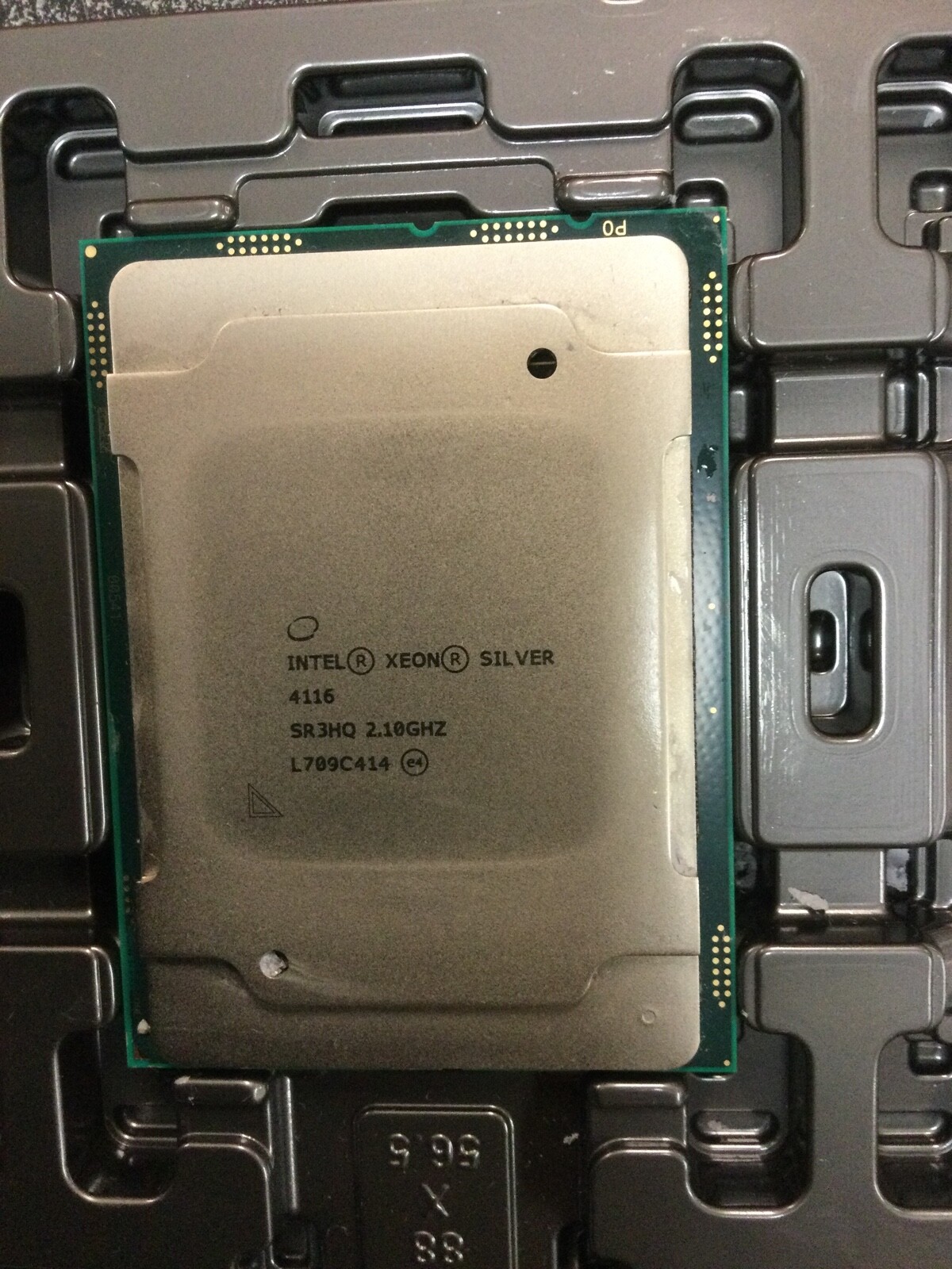 Intel Xeon Silver 4116 – 2.1 GHz 12-Core SR3HQ CD8067303567200