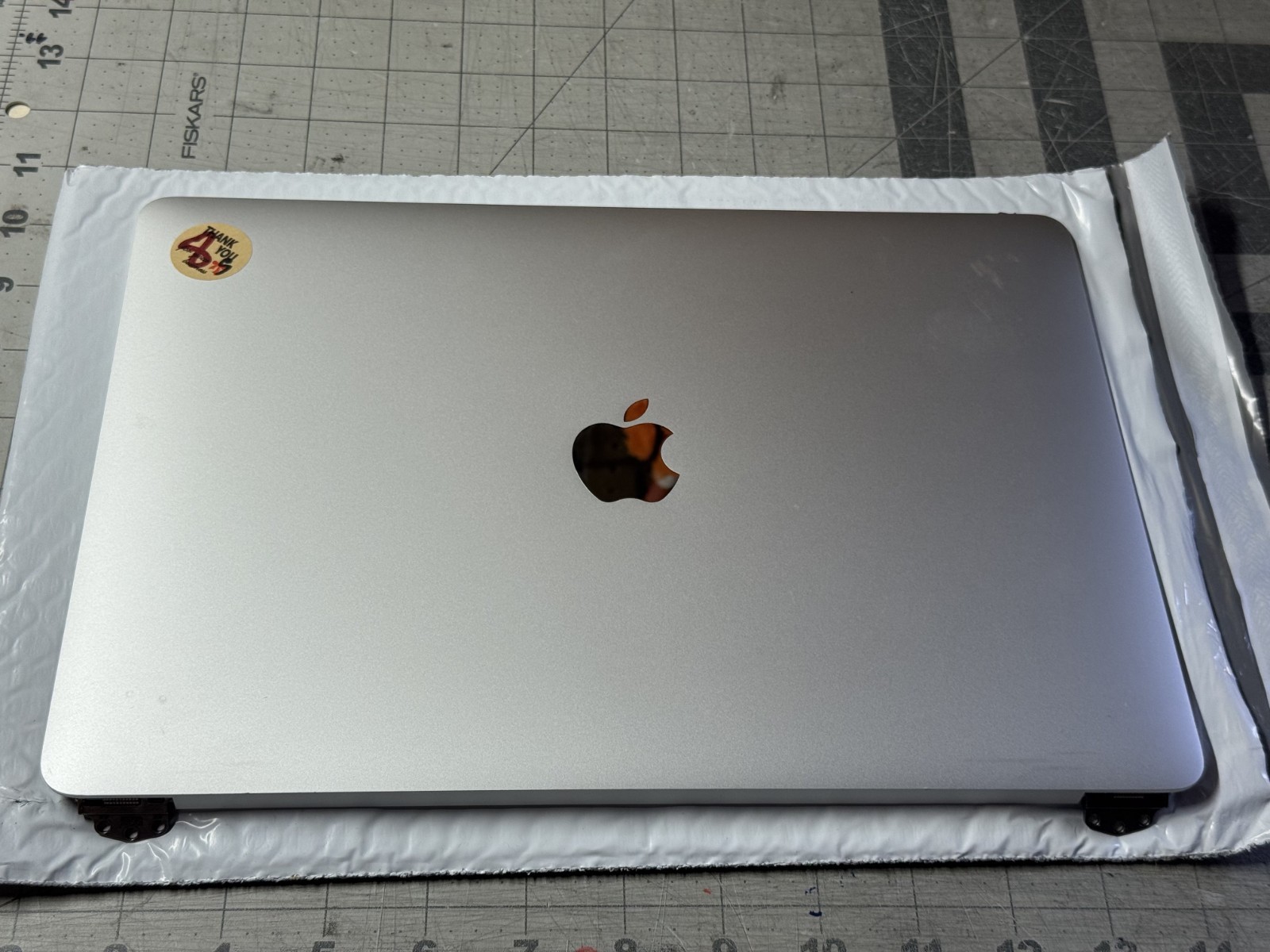 GENUINE 2018-2020 MacBook Air A1932 13″ LCD Assembly 661-15389. SILVER